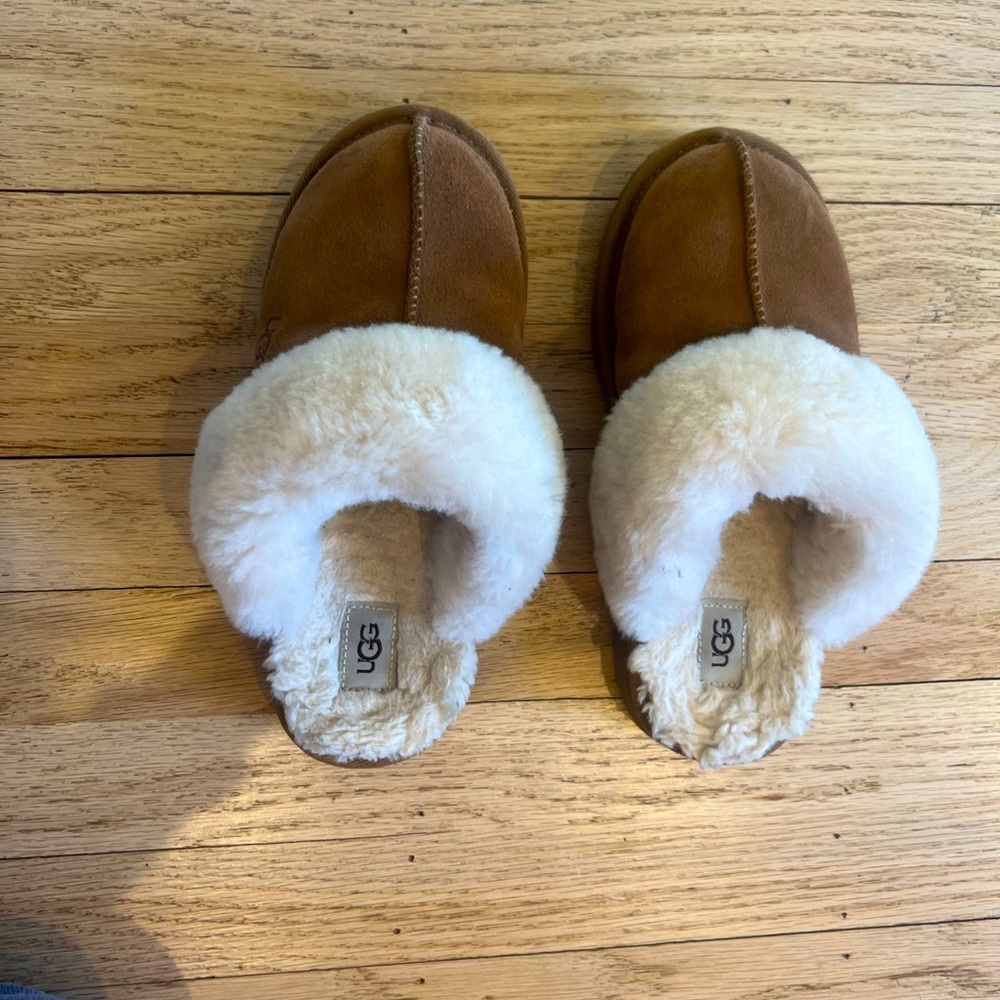 UGG®
Cozy |I Scuff
Slipper
Color: Chestnut
Category: Little Kid Size:3